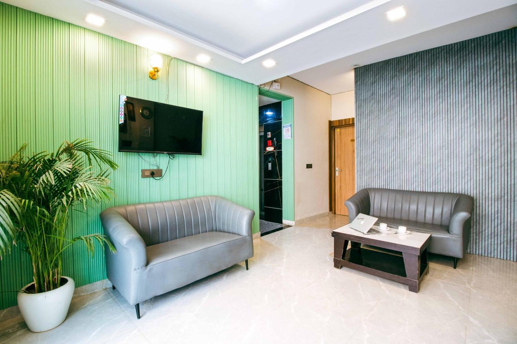 Treebo Elite Corporate, Sector 62 Hotel โนอิดา ภายนอก รูปภาพ