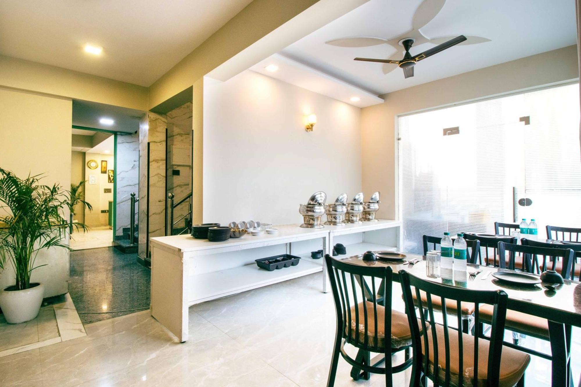 Treebo Elite Corporate, Sector 62 Hotel โนอิดา ภายนอก รูปภาพ