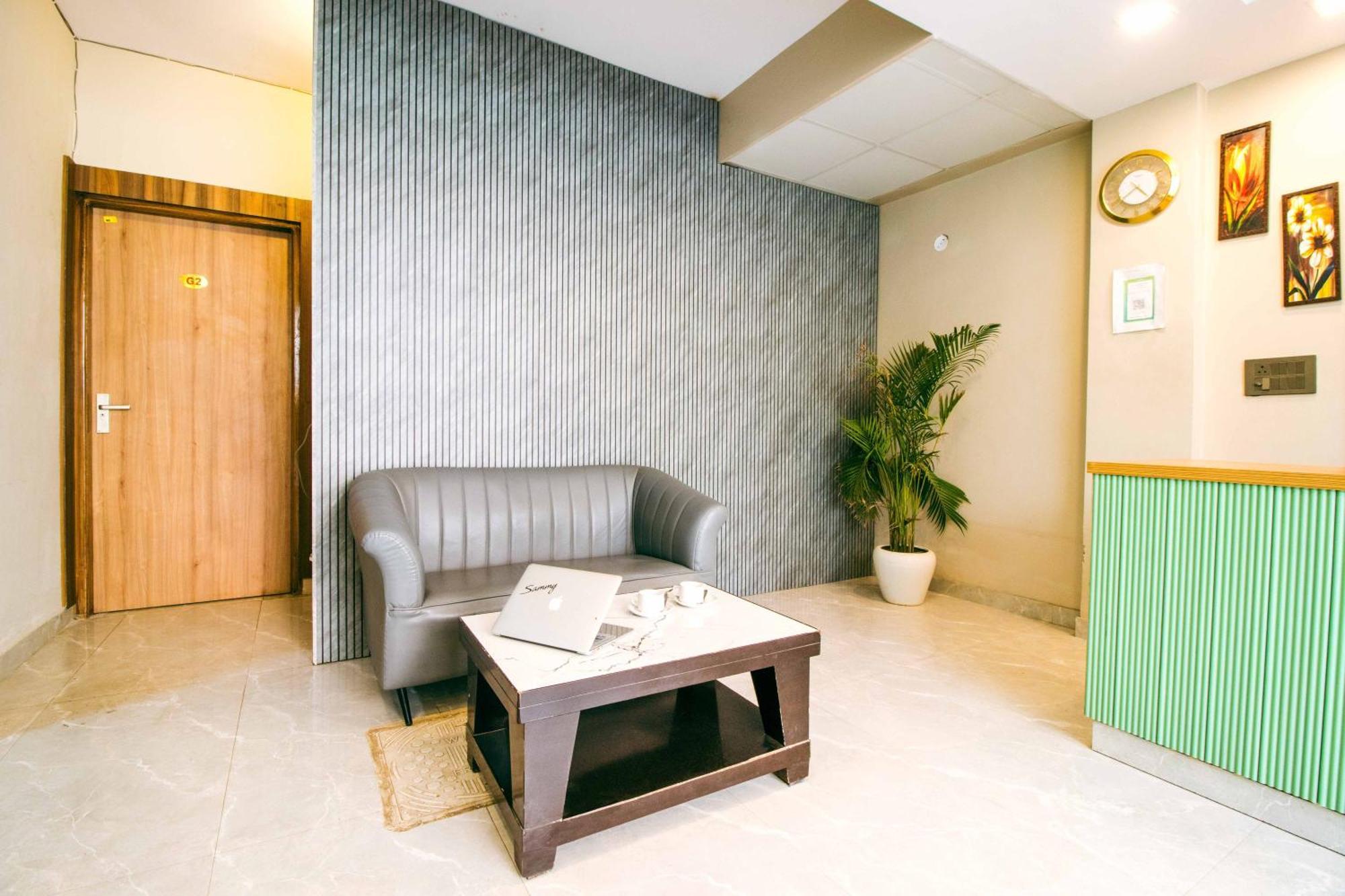 Treebo Elite Corporate, Sector 62 Hotel โนอิดา ภายนอก รูปภาพ