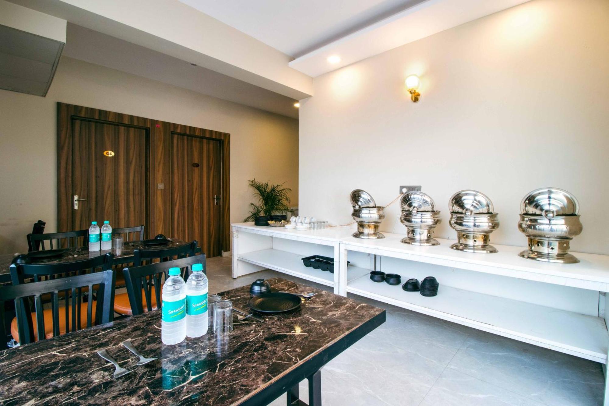 Treebo Elite Corporate, Sector 62 Hotel โนอิดา ภายนอก รูปภาพ
