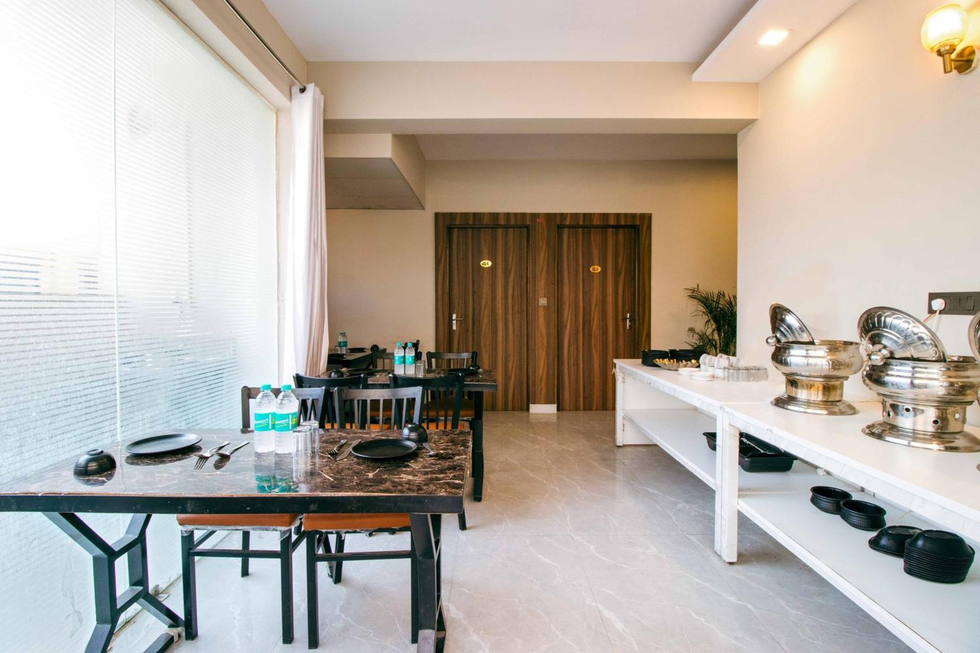Treebo Elite Corporate, Sector 62 Hotel โนอิดา ภายนอก รูปภาพ