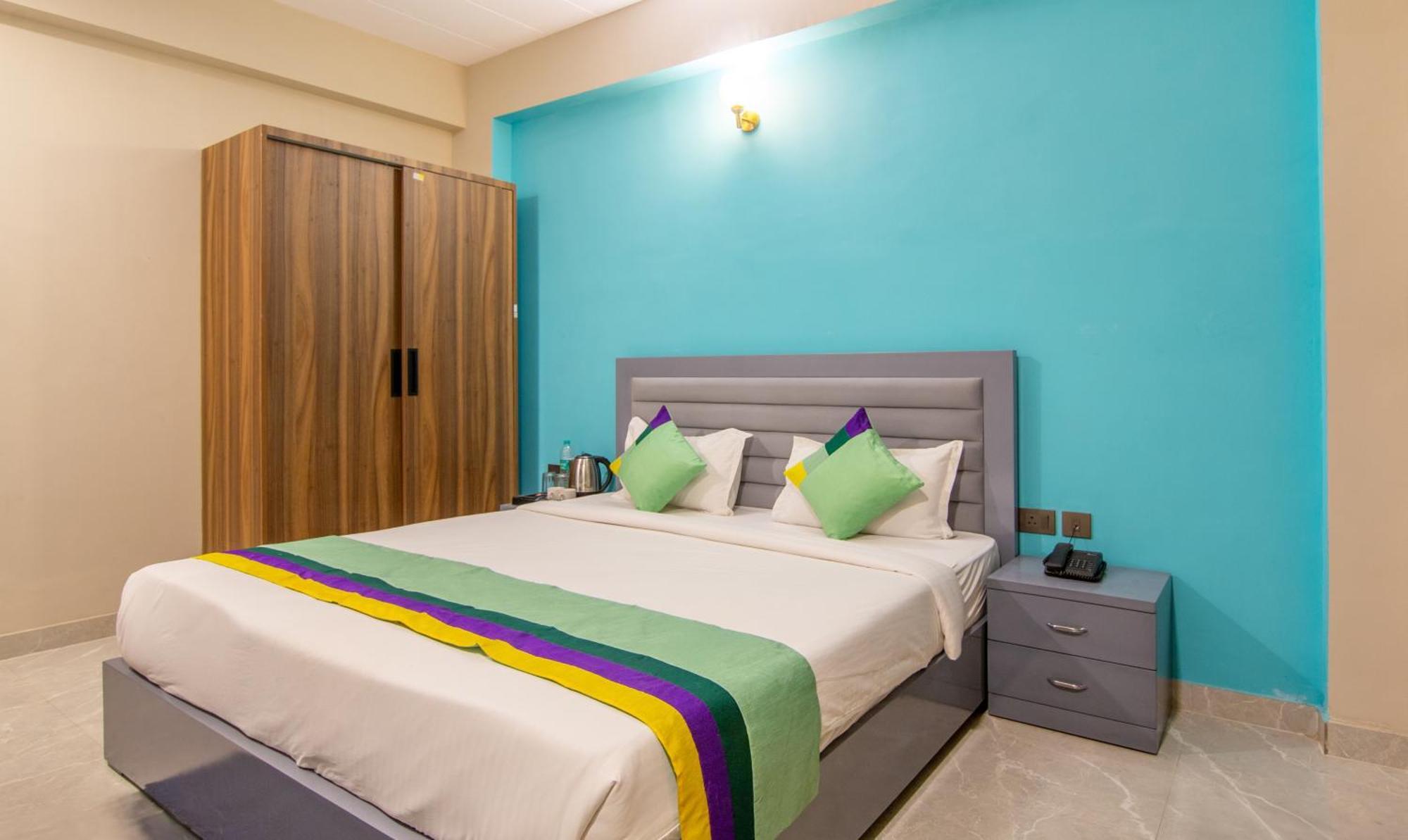 Treebo Elite Corporate, Sector 62 Hotel โนอิดา ภายนอก รูปภาพ
